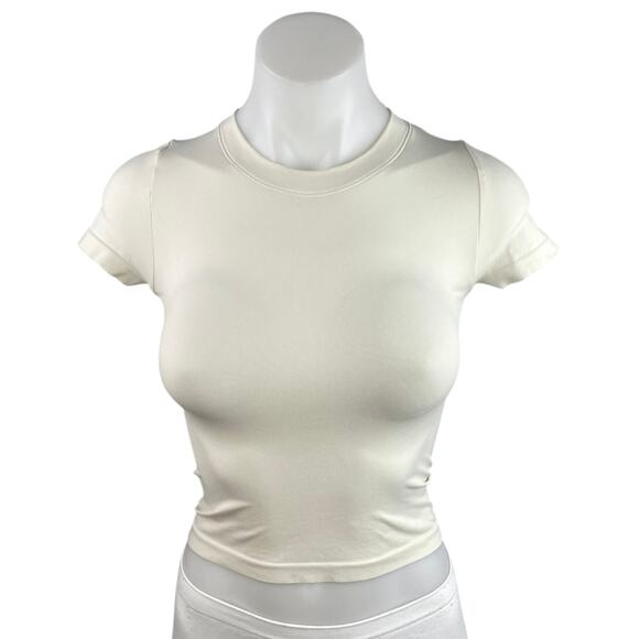 Aritzia Women's Cream Short Sleeve Crew Neck Seamless T Shirt Tee Crop Top XS - Picture 1 of 4